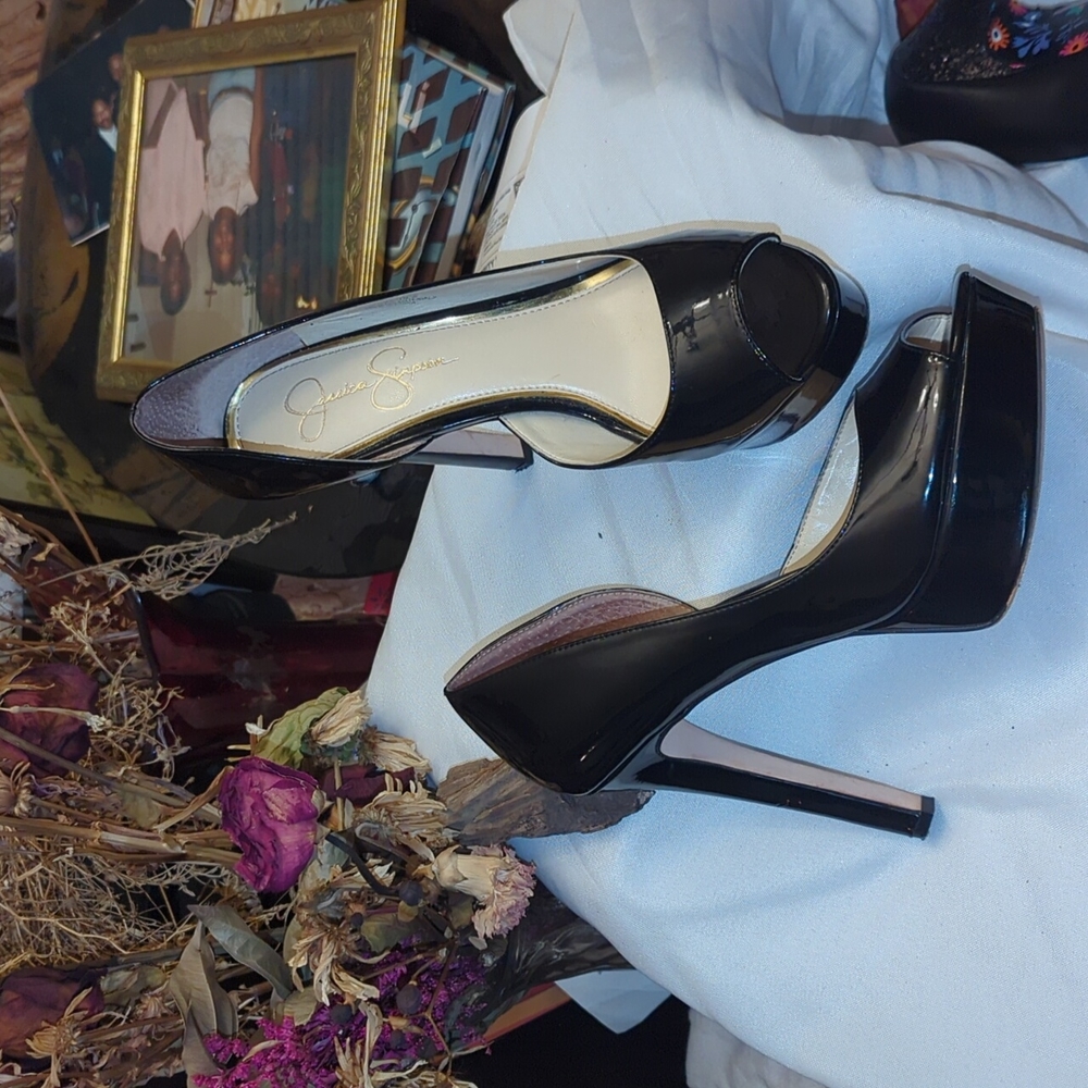 Jessica Simpson Sexy black patent leather heels - Picture 4 of 9